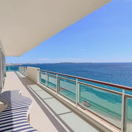La Mer Breathtaking Sea View Luxurious Design Apartment